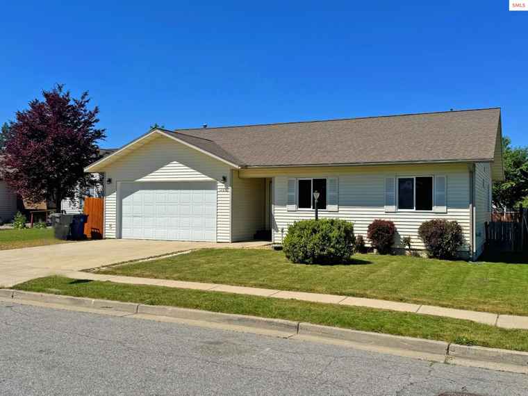 Photo of 1205 Kinnikinnik Ave Sandpoint, ID 83864