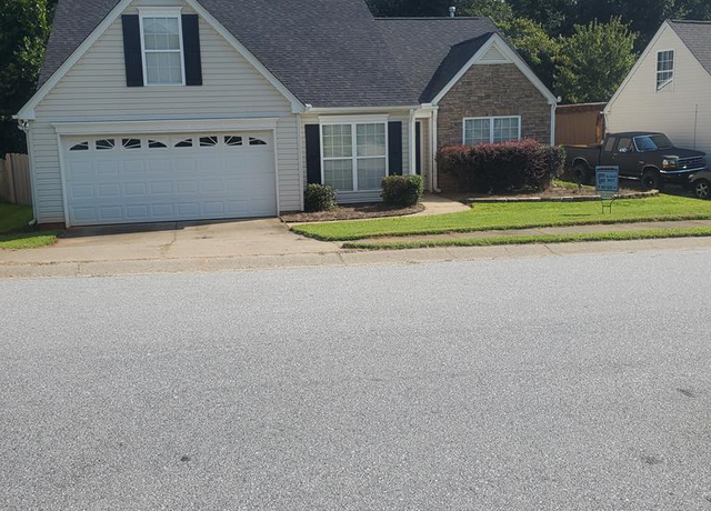 Property at 128 Dellwood Dr, Spartanburg, SC 29301, 3 beds, 2 baths