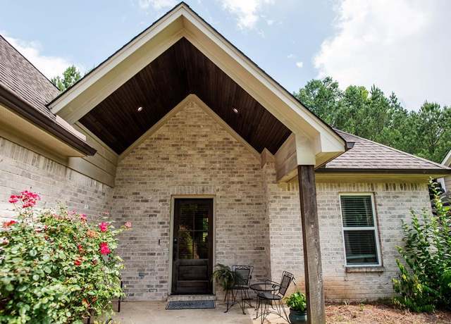 Property at 115 Brookside Dr, Oxford, MS 38655, 3 beds, 2 baths