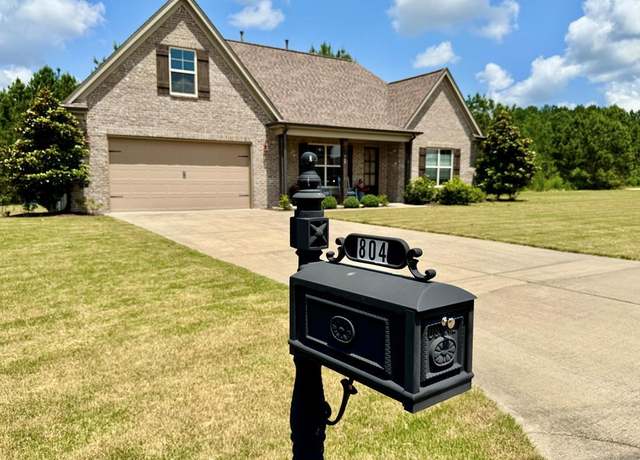 Property at 804 Twin Lakes Cv, Oxford, MS 38655, 4 beds, 2.5 baths