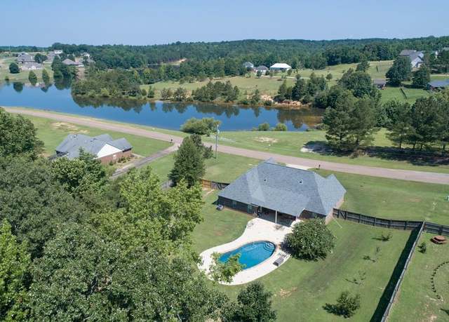 Property at 329 Lakes Drive North, Oxford, MS 38655, 5 beds, 3 baths