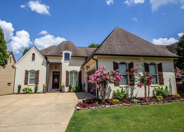 Property at 321 Windsor Dr N, Oxford, MS 38655, 3 beds, 2 baths