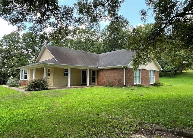 Property at 424 Meadowlawn Dr, Oxford, MS 38655, 3 beds, 2 baths