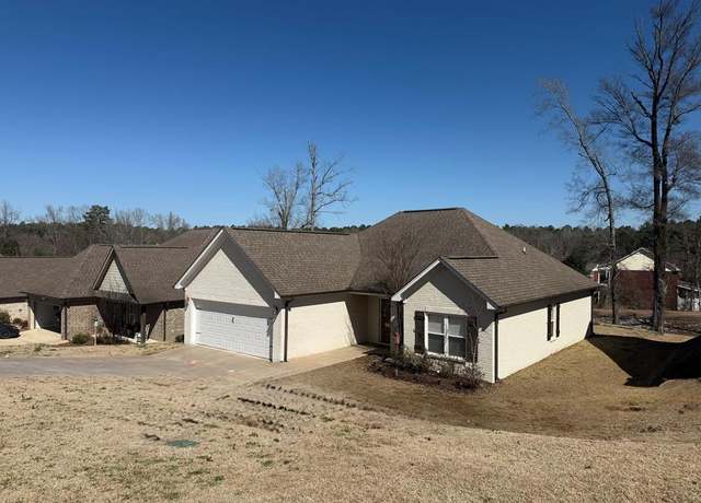 Property at 207 Forest Glen Dr, Oxford, MS 38655, 3 beds, 2 baths