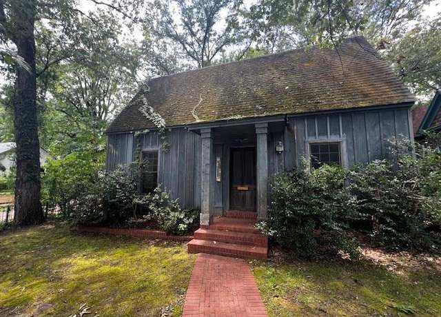 Property at 128 S Main St, Water Valley, MS 38965, 3 beds, 2 baths