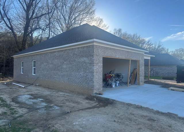 Property at 127 Shadow Ln, Batesville, MS 38606, 4 beds, 2 baths