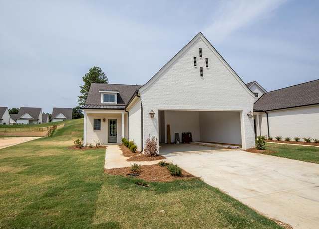 Property at 439 South Grove Dr, Oxford, MS 38655, 4 beds, 3 baths