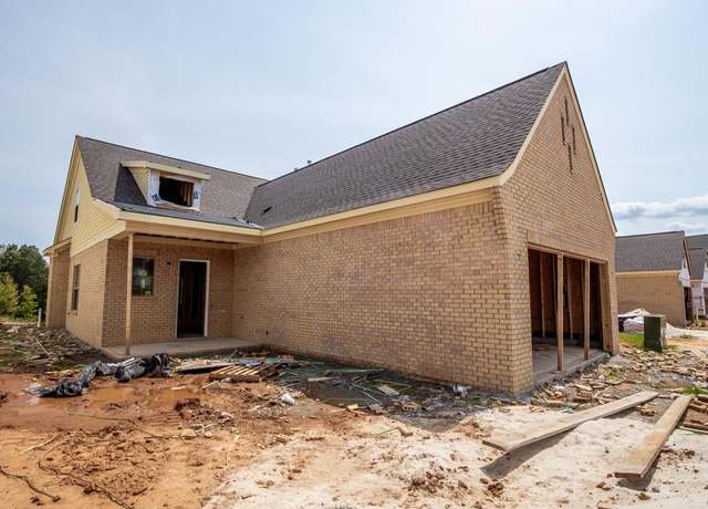 Property at 452 South Grove Dr, Oxford, MS 38655, 4 beds, 3 baths