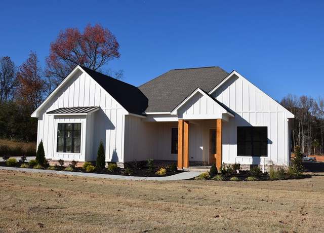 Property at 108 Merion Blvd, Oxford, MS 38655, 4 beds, 3 baths