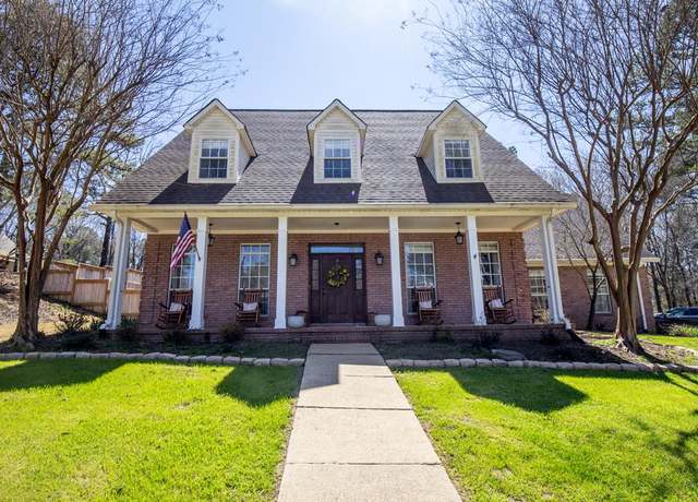 Property at 600 Woodland Hills Dr, Oxford, MS 38655, 4 beds, 2.5 baths