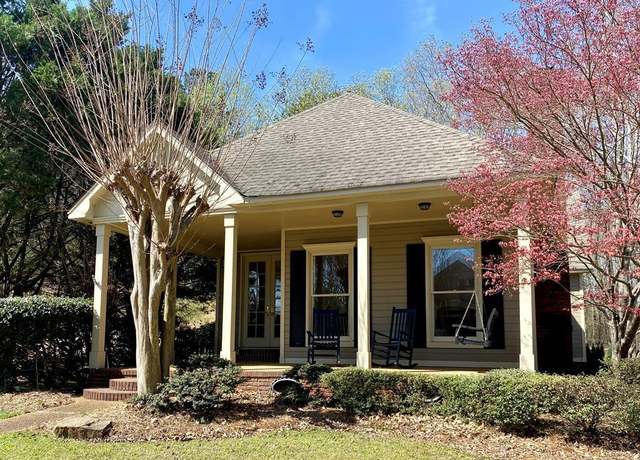 Property at 615 Piedmont Dr, Oxford, MS 38655, 3 beds, 2 baths