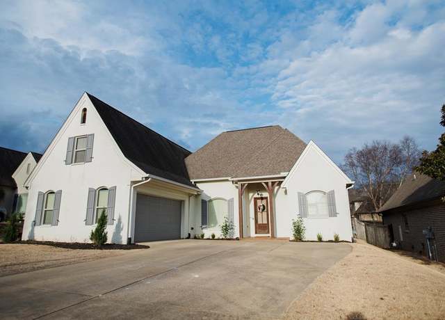 Property at 212 Olde Castle Loop, Oxford, MS 38655, 4 beds, 3 baths