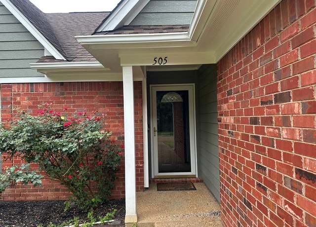 Property at 505 Lakewood Dr, Batesville, MS 38606, 3 beds, 2 baths