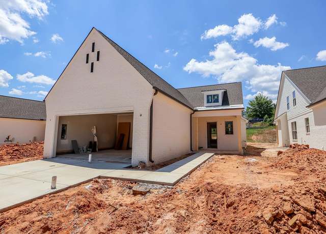 Property at 431 South Grove Dr, Oxford, MS 38655, 4 beds, 3 baths