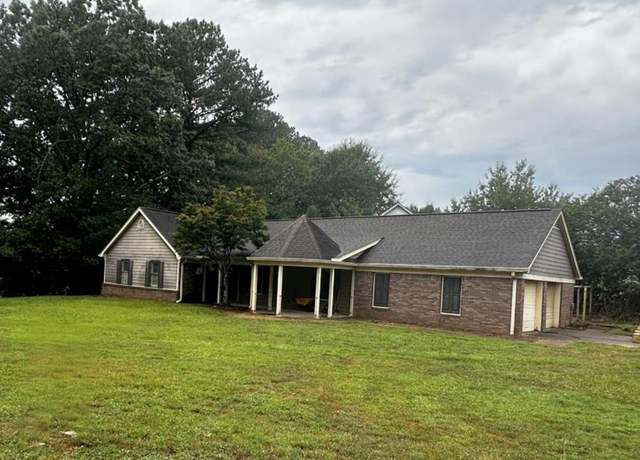 Property at 427 Cherokee Dr, Oxford, MS 38655, 3 beds, 2 baths