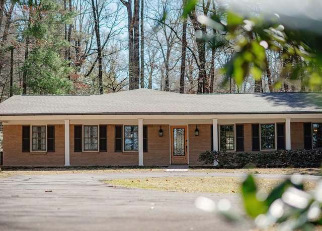 Property at 204 Country Club Rd, Oxford, MS 38655, 4 beds, 3 baths