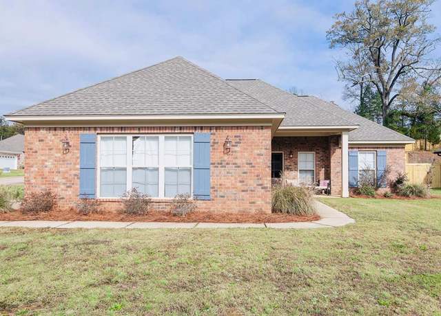 Property at 1016 Pebble Creek Dr, Oxford, MS 38655, 3 beds, 2 baths