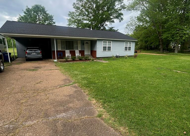 Property at 321 Panola Ave, Batesville, MS 38606, 3 beds, 1 bath