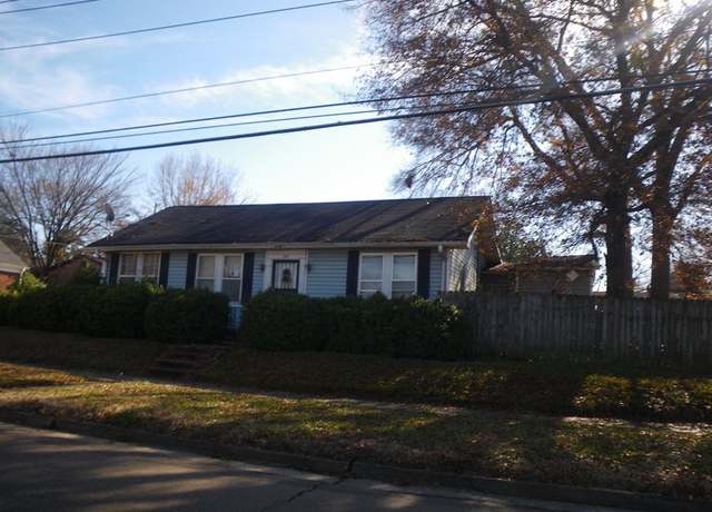 Property at 507 South St, Grenada, MS 38901, 2 beds, 2 baths
