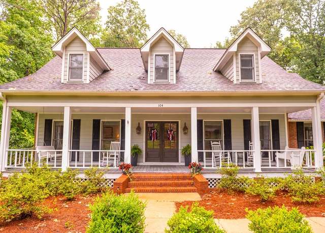 Property at 104 Woodland Hills Dr, Oxford, MS 38655, 5 beds, 3 baths