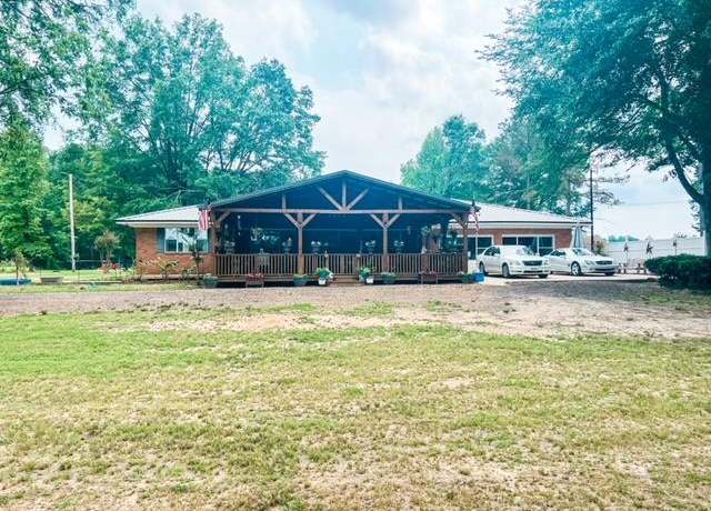Property at 615 West Veterans Blvd, Calhoun City, MS 38916, 4 beds, 3.5 baths