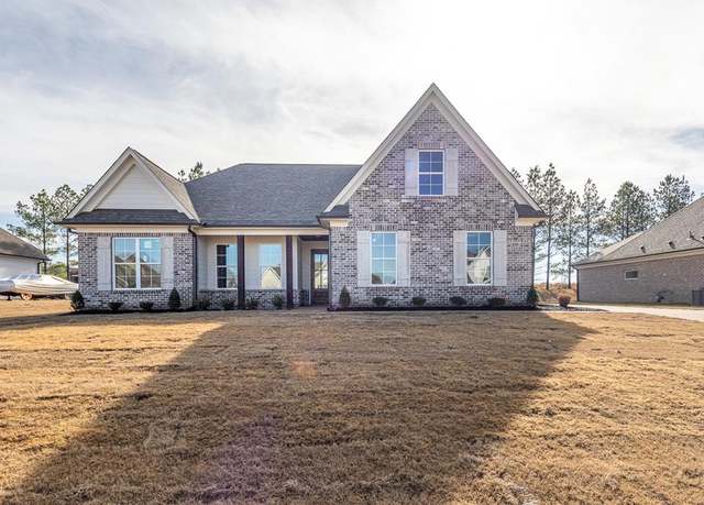 Property at 111 Garrett Dr, Batesville, MS 38606, 3 beds, 2 baths