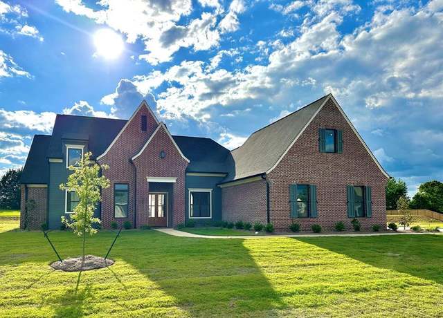 Property at 105 Mayfield Dr, Oxford, MS 38655, 4 beds, 3.5 baths