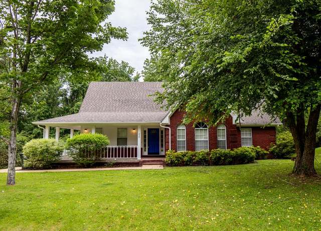 Property at 220 Woodlawn Dr, Oxford, MS 38655, 3 beds, 2.5 baths