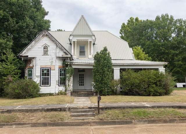 Property at 300 Market St, Water Valley, MS 38965, 3 beds, 2 baths