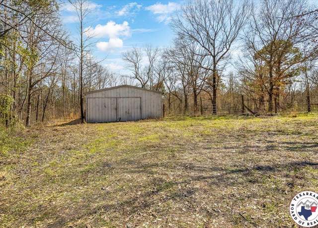 Property at 192 County Road 4586, Out Of Area-texas, TX 75494
