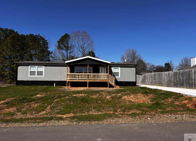 Property at 2 Rayn St, Texarkana, TX 75501, 3 beds, 2 baths