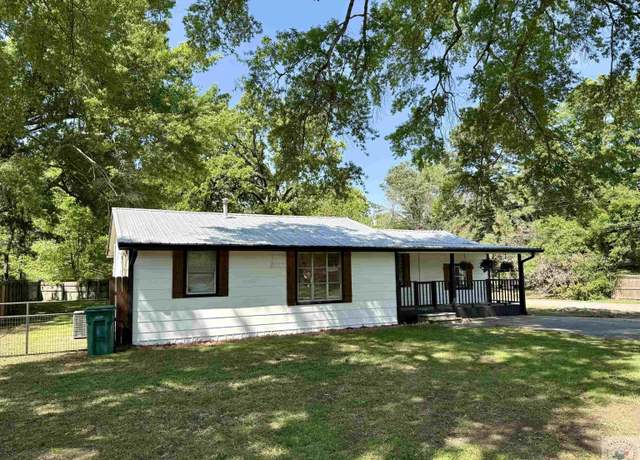 Property at 400 Ruff St, New Boston, TX 75570, 3 beds, 2 baths