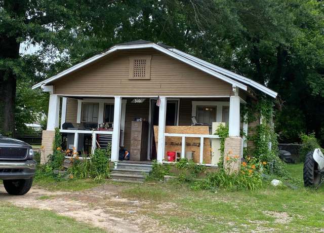 Property at 3101 Locust St, Texarkana, AR 71854, 2 beds, 1 bath