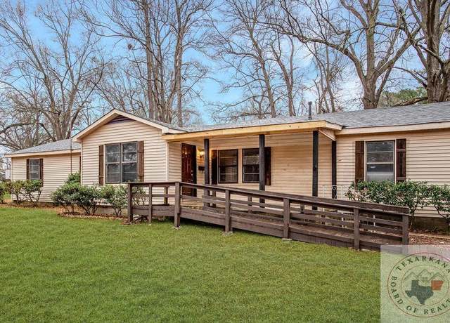 Property at 2506 Grand Ave, Texarkana, AR 71854, 4 beds, 2 baths