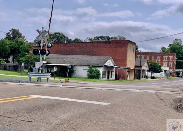 Property at 105 Main St, Bloomburg, TX 75556, 2 beds, 1 bath