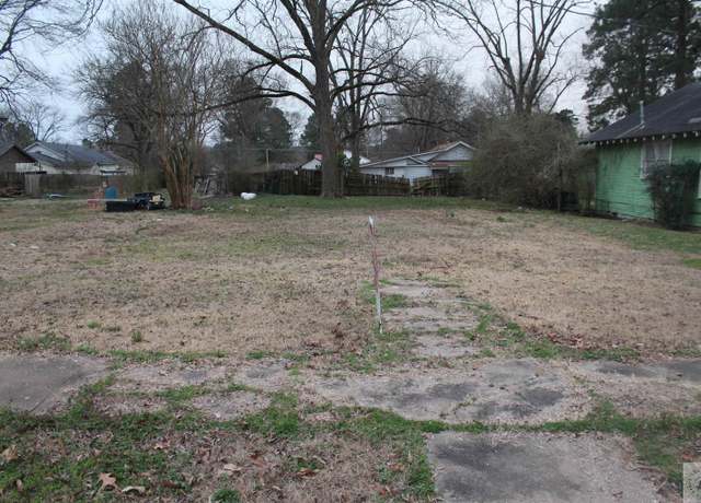 Property at 1013 W 5th St, Hope, AR 71801
