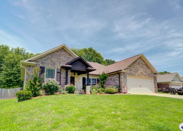 Property at 3428 Garrett Ln, Texarkana, TX 75503, 3 beds, 2 baths