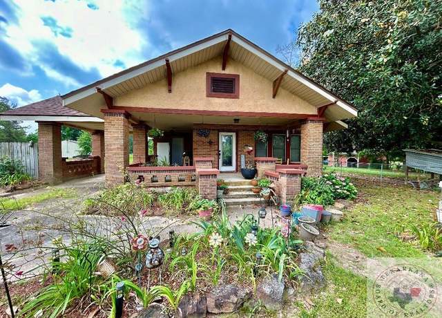 Property at 804 E Main St, Atlanta, TX 75551, 3 beds, 1 bath