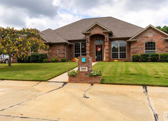 Property at 3806 Sylvia Dr, Texarkana, TX 75503, 4 beds, 3 baths