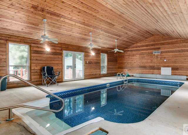 Property at 4600 Pinson Dr, Texarkana, AR 71854, 4 beds, 3.5 baths