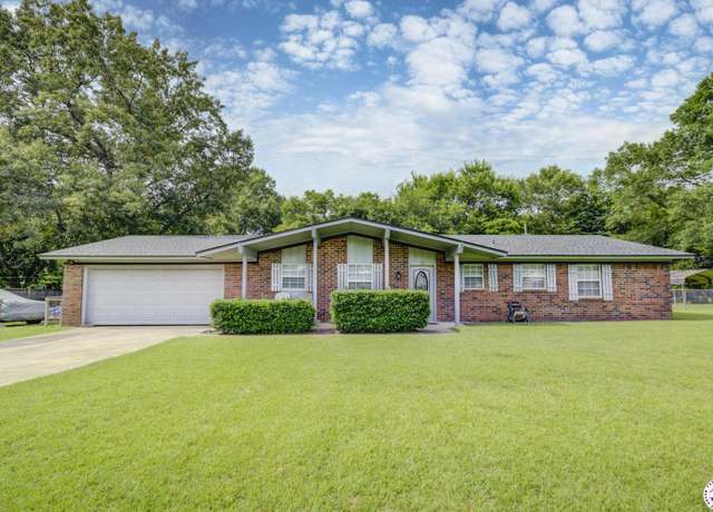 Property at 6 Southridge, Texarkana, TX 75501, 3 beds, 2 baths