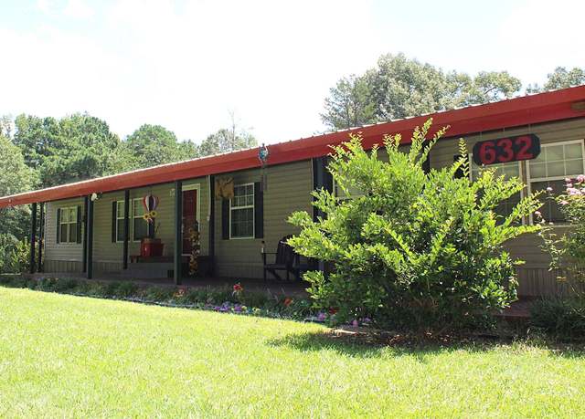 Property at 632 White Oak Rd, Maud, TX 75567, 5 beds, 2 baths