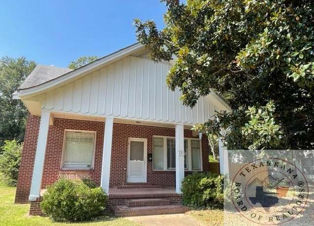 Property at 103 N Howe St, Atlanta, TX 75551, 4 beds, 1 bath
