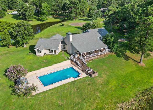 Property at 9002 River Ridge Dr, Texarkana, TX 75503, 4 beds, 3.5 baths