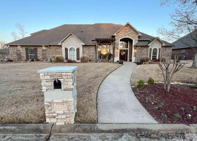 Property at 2118 Southcrest Dr, Texarkana, AR 71854, 4 beds, 3.5 baths