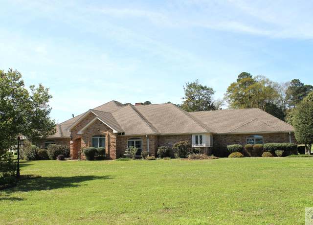 Property at 6437 E East St, Texarkana, AR, 3 beds, 2.5 baths