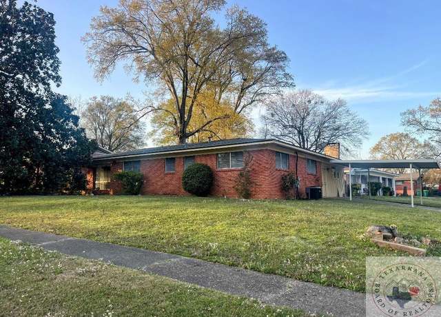 Property at 2702 Greenwood Rd, Texarkana, TX 75501, 3 beds, 2 baths
