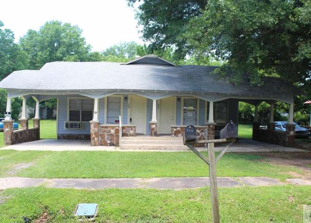 Property at 714 S Pine St, Hope, AR 71801, 2 beds, 2 baths