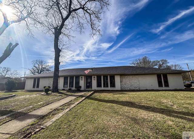 Property at 111 Oak St, New Boston, TX 75570, 4 beds, 2.5 baths