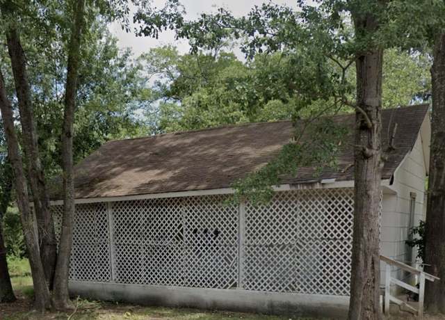 Property at 1402 Garland Ave, Texarkana, AR 71854, 3 beds, 2 baths